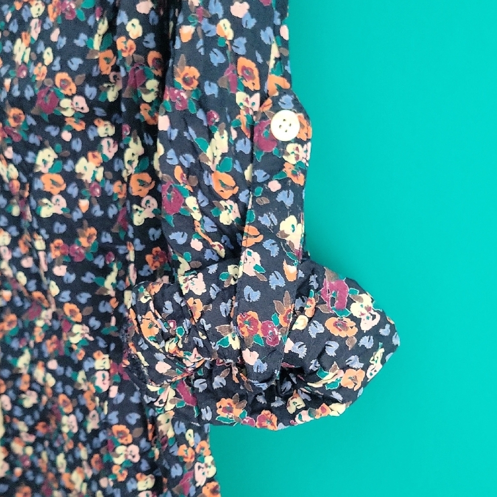 Floral Button-Up Blouse - Picture 6 of 9